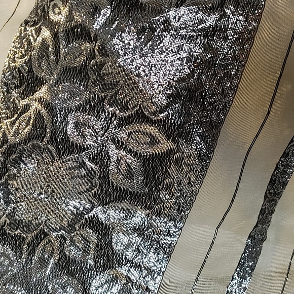 Silver thread and Silk scarf - Picture 3 of 9